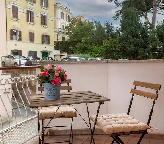 Konukevi Comfy Vatican 4*